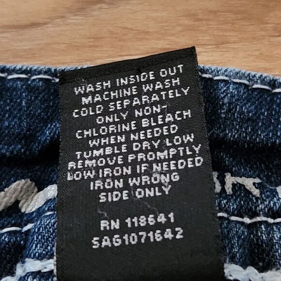 💇‍♀️Lane Bryant Blue Medium Wash White Embroider Stitch Capri Jeans Size 18 - Picture 10 of 10